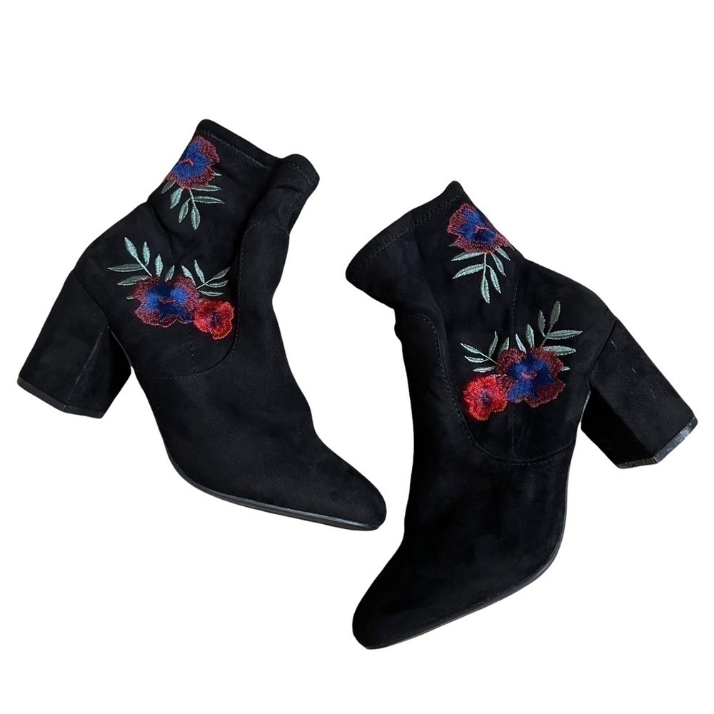 Rampage Itsie Black Faux Suede Floral Embroidered Chunky Block Heel Boots Sz 7.5 - Picture 2 of 9